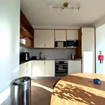 Dvnest - Premium 1br Designed For Remote Work Apartman *